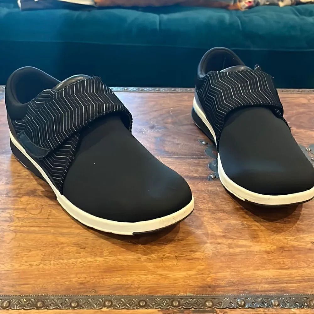 Drew Moonwalkers, black and white, size 8.5 W!